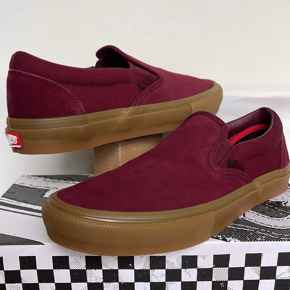 Vans Shoes - Vans WMNS Skate Slip-On
Port/Gum
VN0A5FCAK10
Sneakers